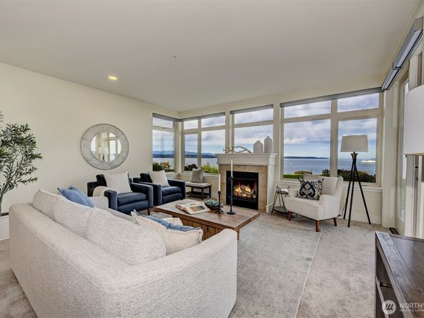31 Pine Street 105, Edmonds WA 98020