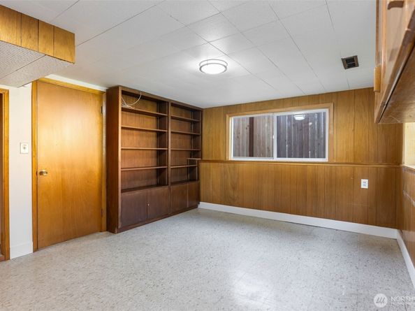 836 SW 128th Street, Seattle WA 98146