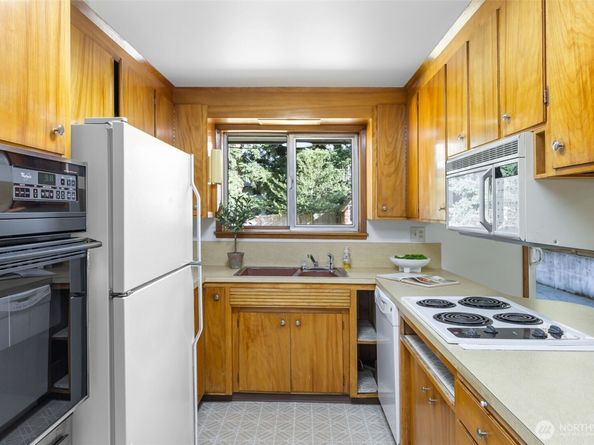 836 SW 128th Street, Seattle WA 98146
