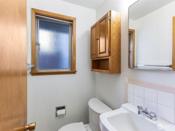 836 SW 128th Street, Seattle WA 98146
