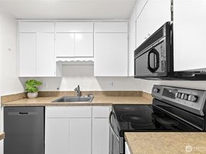 13558 37th Avenue S 22, Tukwila WA 98168