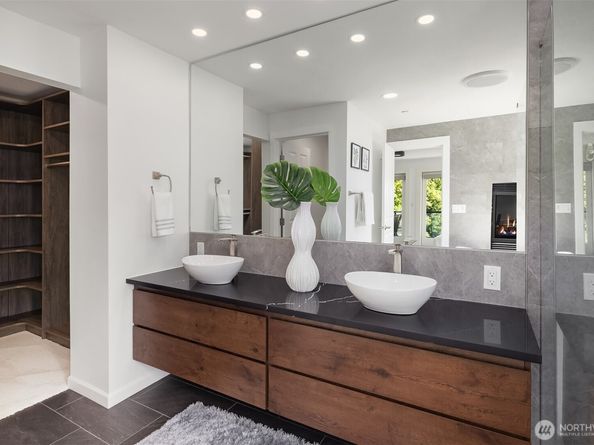 6447 NE 129th Place, Kirkland WA 98034