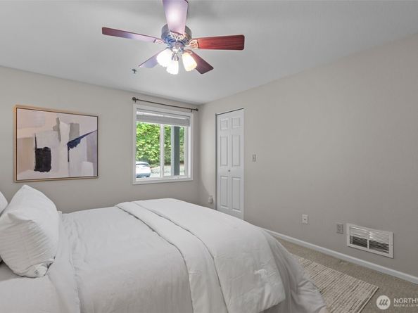 28701 6th Place S 107, Des Moines WA 98198
