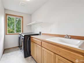 1717 144th Pl SW, Lynnwood WA 98087