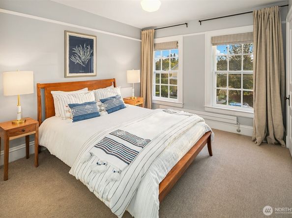 4422 Montana Circle W, Seattle WA 98199
