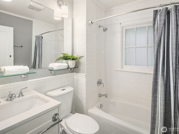 4422 Montana Circle W, Seattle WA 98199