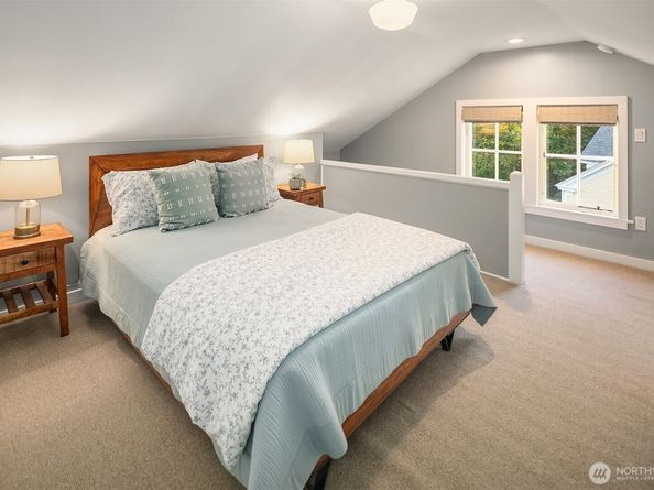 4422 Montana Circle W, Seattle WA 98199