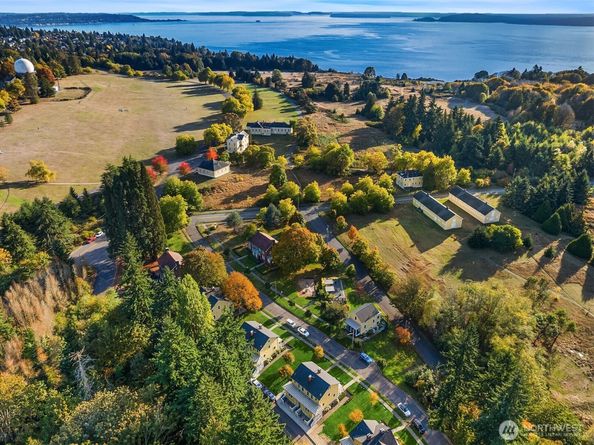 4422 Montana Circle W, Seattle WA 98199