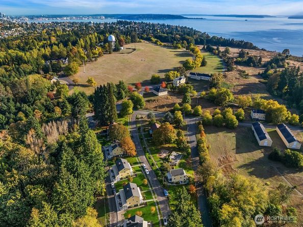 4422 Montana Circle W, Seattle WA 98199