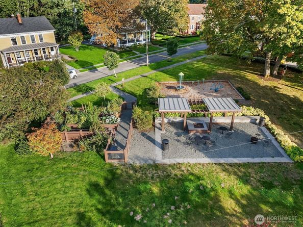 4422 Montana Circle W, Seattle WA 98199