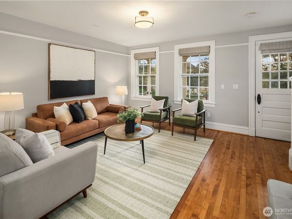 4422 Montana Circle W, Seattle WA 98199