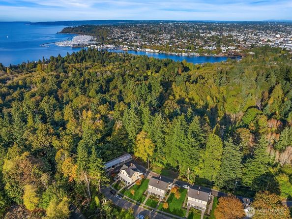 4422 Montana Circle W, Seattle WA 98199