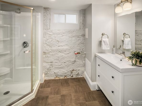 4422 Montana Circle W, Seattle WA 98199