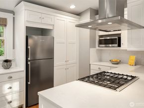 4422 Montana Circle W, Seattle WA 98199