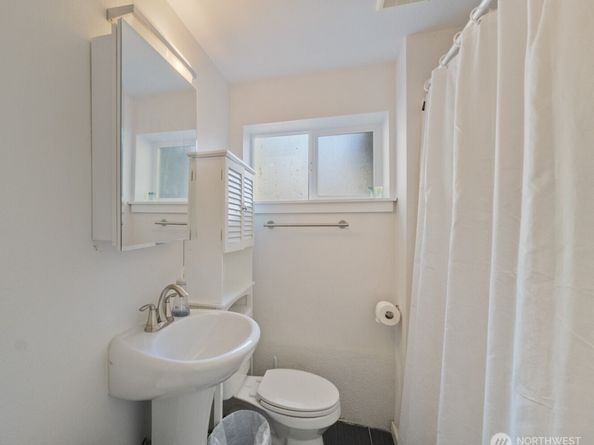 9840 26th Avenue SW, Seattle WA 98106