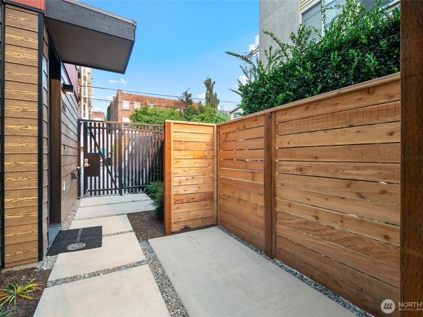 318 E Bellevue Avenue E, Seattle WA 98102