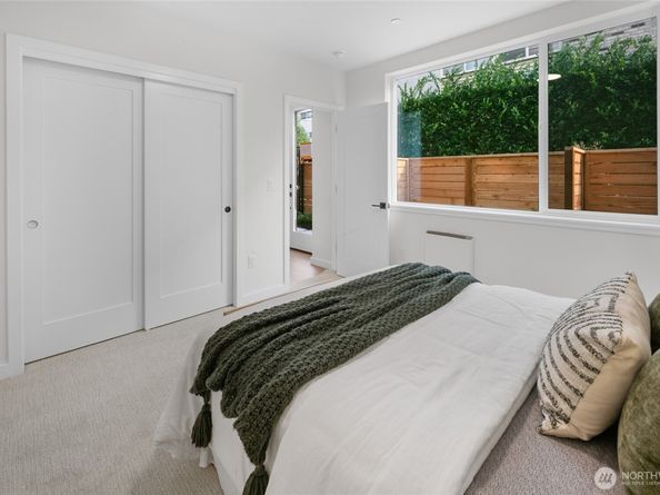 318 E Bellevue Avenue E, Seattle WA 98102