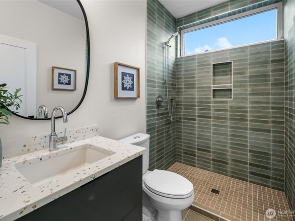 318 E Bellevue Avenue E, Seattle WA 98102