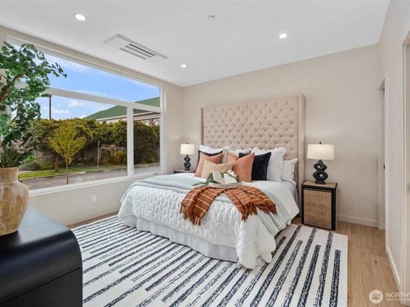 10120 NE 185th Street B, Bothell WA 98011