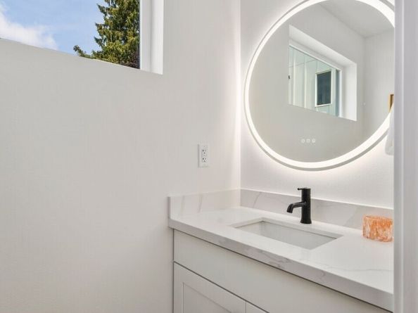 820 B S Sullivan Street, Seattle WA 98108