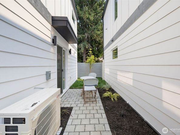 820 B S Sullivan Street, Seattle WA 98108