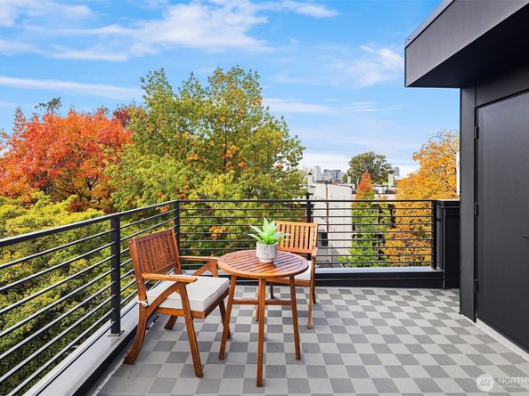 1120 16th Avenue C, Seattle WA 98122