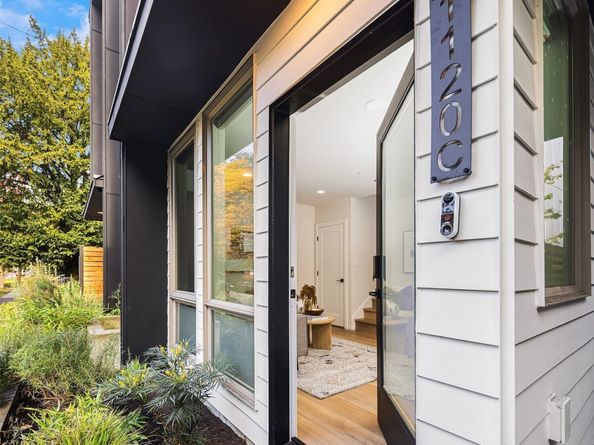 1120 16th Avenue C, Seattle WA 98122