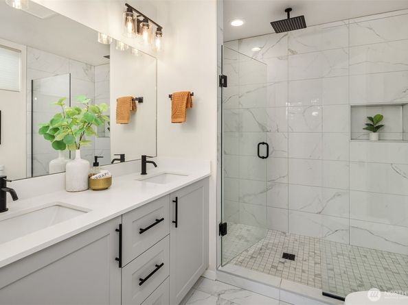 1120 16th Avenue C, Seattle WA 98122