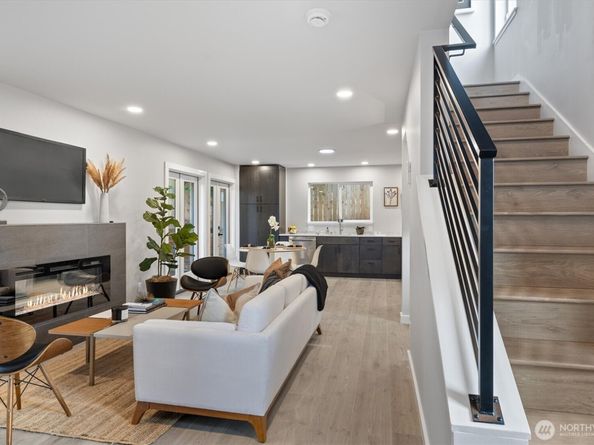 13724 22nd Avenue NE, Seattle WA 98125