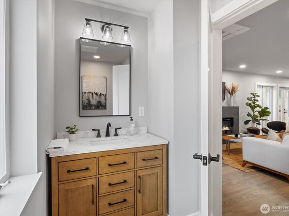 13724 22nd Avenue NE, Seattle WA 98125