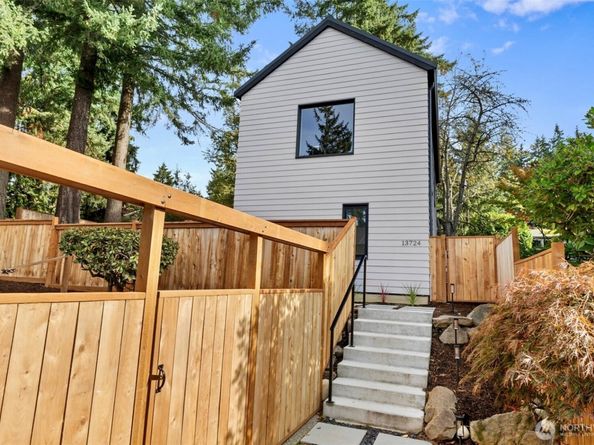 13724 22nd Avenue NE, Seattle WA 98125