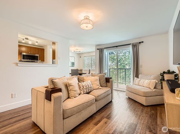 14002 NE 181st Place A302, Woodinville WA 98072