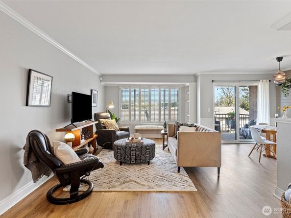 10643 Glen Acres Drive S 10643, Seattle WA 98168