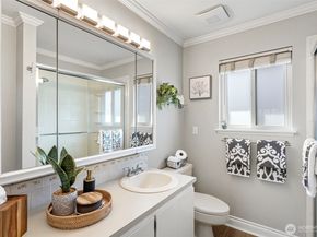 10643 Glen Acres Drive S 10643, Seattle WA 98168