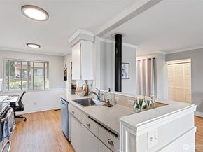 10643 Glen Acres Drive S 10643, Seattle WA 98168