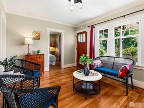 8403 32nd Avenue SW, Seattle WA 98126