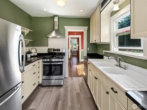 8403 32nd Avenue SW, Seattle WA 98126