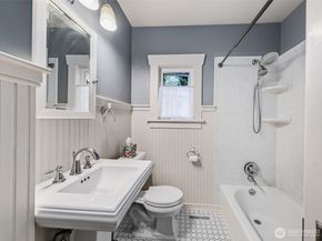 8403 32nd Avenue SW, Seattle WA 98126