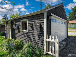 8403 32nd Avenue SW, Seattle WA 98126