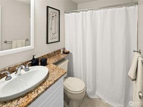 5901 Phinney Avenue N 206, Seattle WA 98103