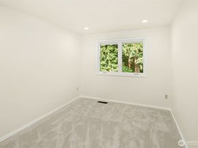 24106 NE 6th Place, Sammamish WA 98074