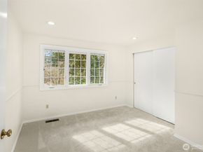 24106 NE 6th Place, Sammamish WA 98074