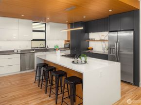 7527 45th Avenue NE, Seattle WA 98115