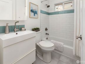 7527 45th Avenue NE, Seattle WA 98115