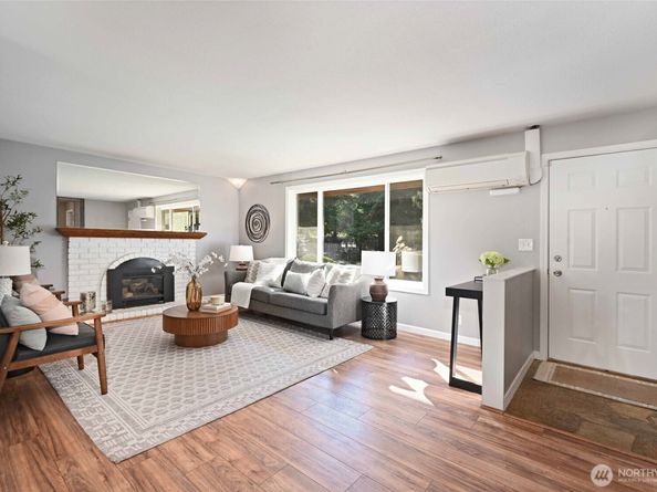 4570 36th Avenue W, Seattle WA 98199