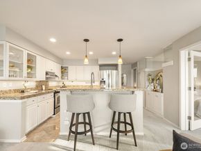 2420 8th Avenue N 201, Seattle WA 98109