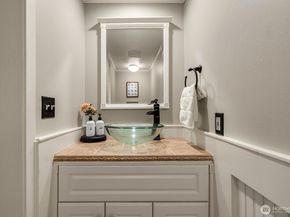 2420 8th Avenue N 201, Seattle WA 98109