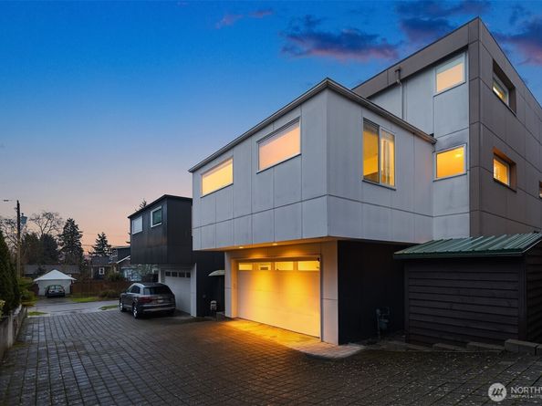 7002 23rd Avenue NW, Seattle WA 98117