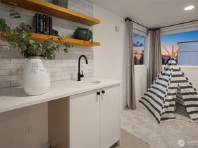 7002 23rd Avenue NW, Seattle WA 98117