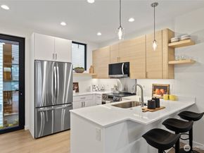 11229 Greenwood Avenue N B, Seattle WA 98133